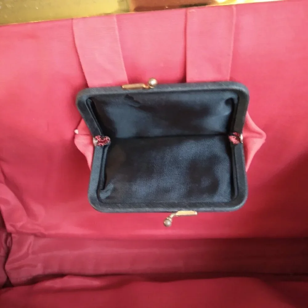 Vintage Black Sturdy Shiny Roomy Patent Gold Kiss Clasp Envelope Satchel Bag